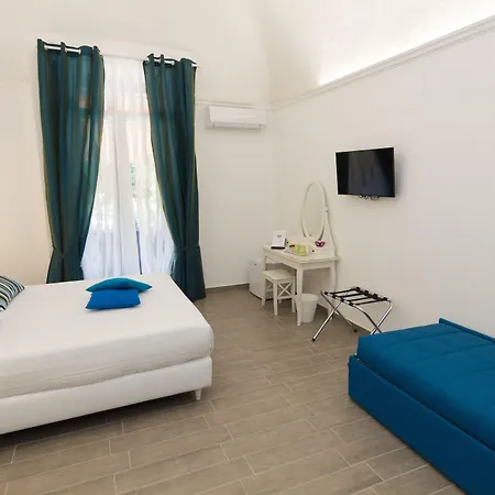 Etna Group Pensión 4*