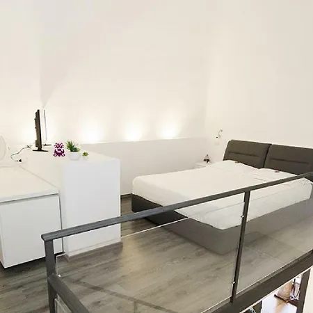 Etna Group Guest house